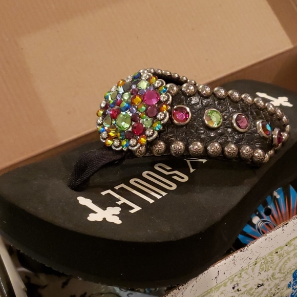 Gypsy Soule cupcake bling flip flops 6 - Picture 2 of 3